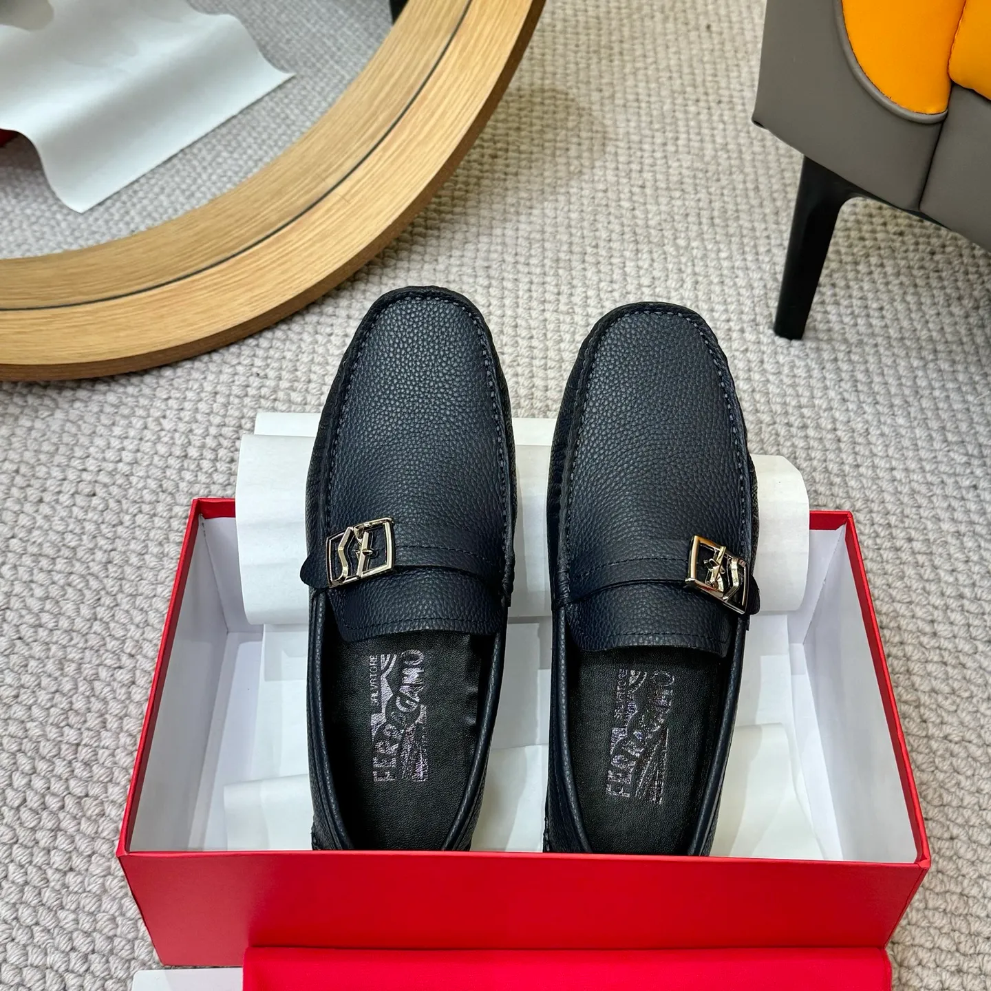 Men's men's shoes 💰420 (Yangli) Ferragamo 〰Ferragamo 2⃣️0⃣️2⃣️5️⃣ New series 👊🏻 Upper 🇮🇹 Italian imported calfskin, original outsole molding. Water-dyed sheepskin lining. The identity of every successful man is set off, and the upper and lower shoes are elegant and stable🚶🏻🚶🏻The high-end custom counter original replica is an eternal classic🔍️Number of codes: 38-46 with counter packaging